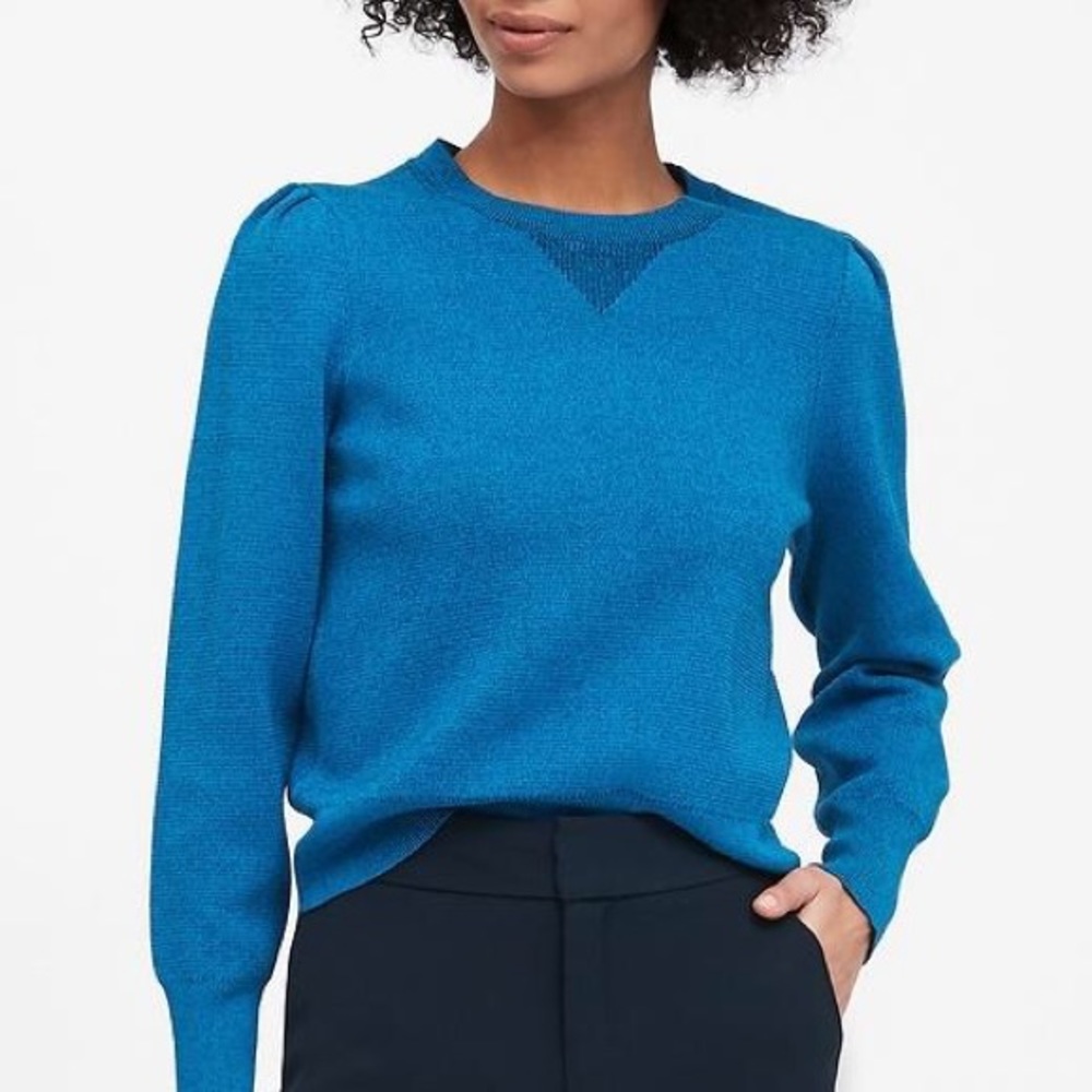 Puff sleeve sweater.